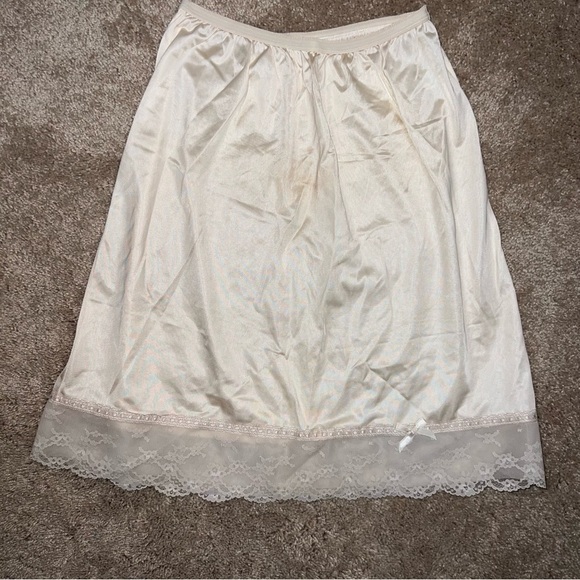 Vintage Cream Half Slip with Lace Hem and Bow Size Medium - Picture 6 of 9